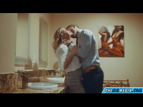 ❤️ Wanneer 'n rondborstige blondine jou in 'n openbare toilet verlei ❤❌ Fok by porn af.safehaus.top ❌️❤